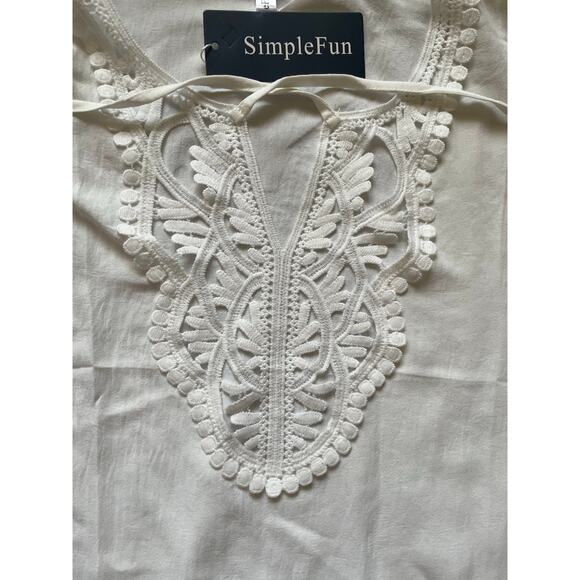 Simple Fun Womens/Teen White Tunic Flowy Crochet around Collar Size Medium - Picture 6 of 6